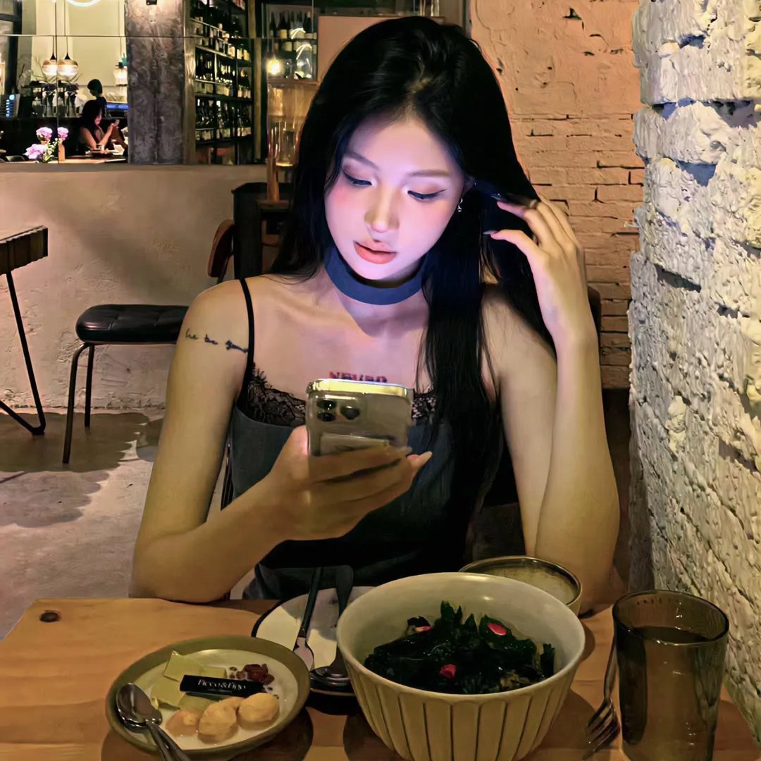 乐坛天后与前任深夜同框，工作室紧急辟谣，三天三夜持续发酵